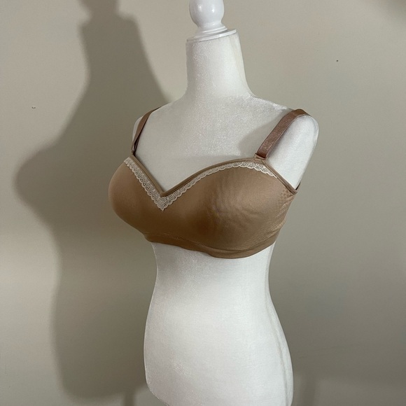 Hanes sz 2 XL bra in a caramel color with a lace accent on the bust line - Picture 4 of 10